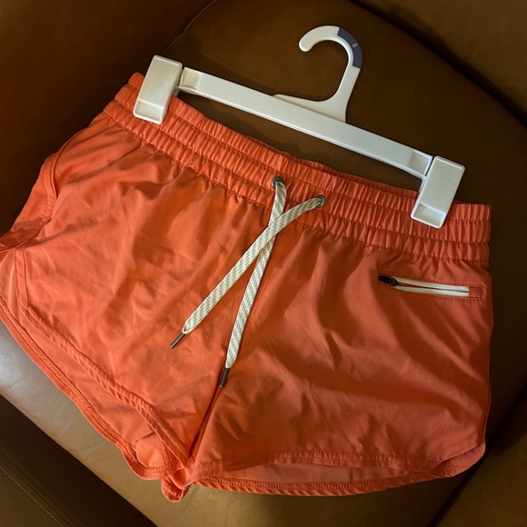 Vuori Pants - Vuori Coral Clementine Short 2.0